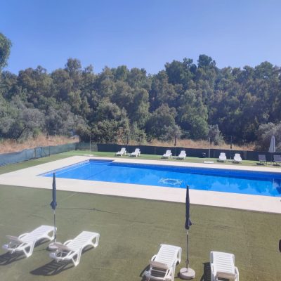 Apartamentos La Castilleja piscina